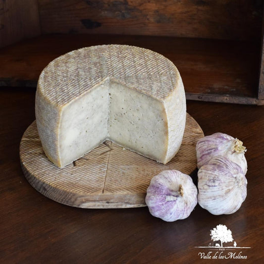 QUESO CURADO CON AJO NEGRO PAGO VALLE DE LOS MOLINOS