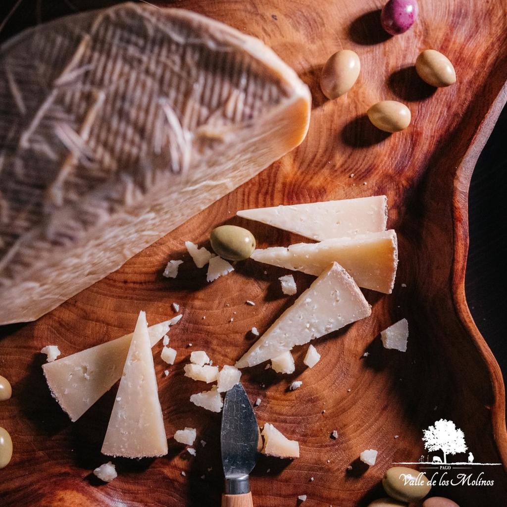 QUESO CURADO EN ACEITE AÑEJADO PAGO VALLE DE LOS MOLINOS
