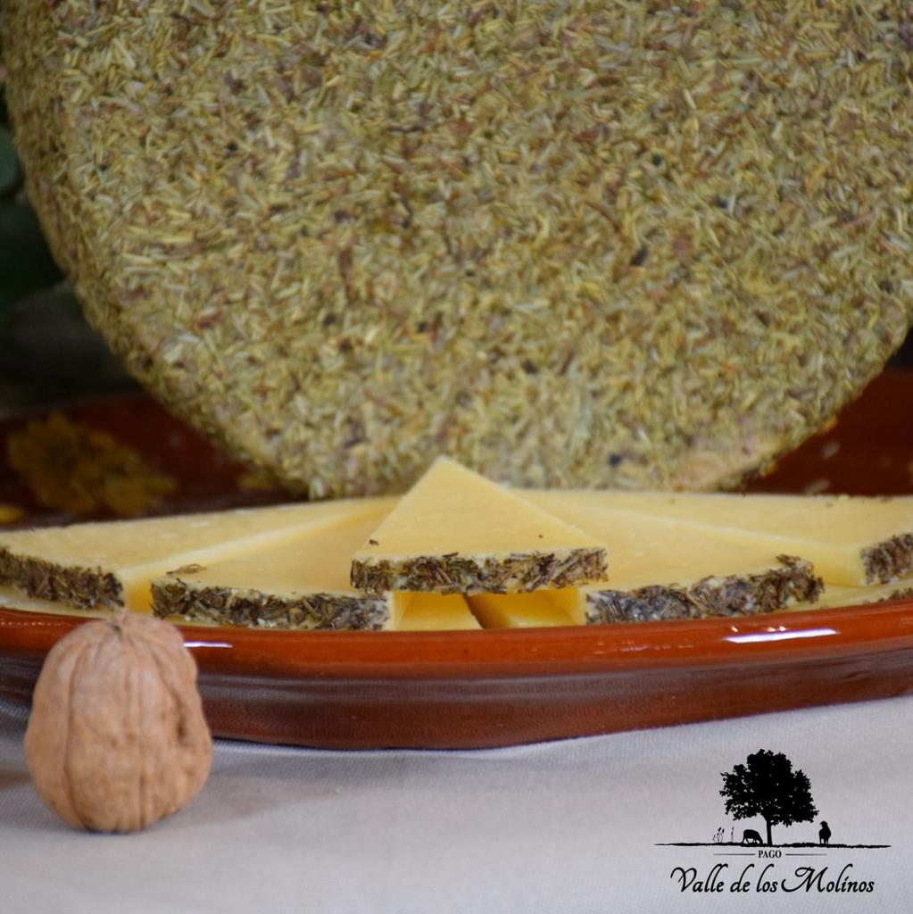 QUESO CURADO CON ROMERO PAGO VALLE DE LOS MOLINOS